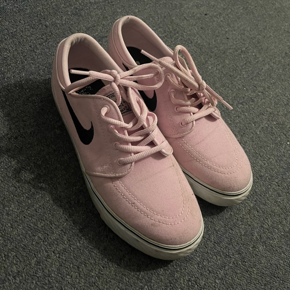 Light Pink Nike Janoski’s